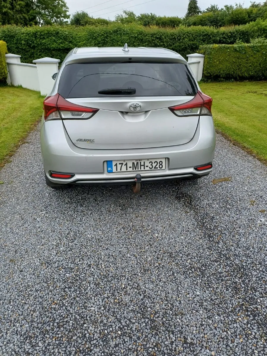Toyota Auris 2017 - Image 2