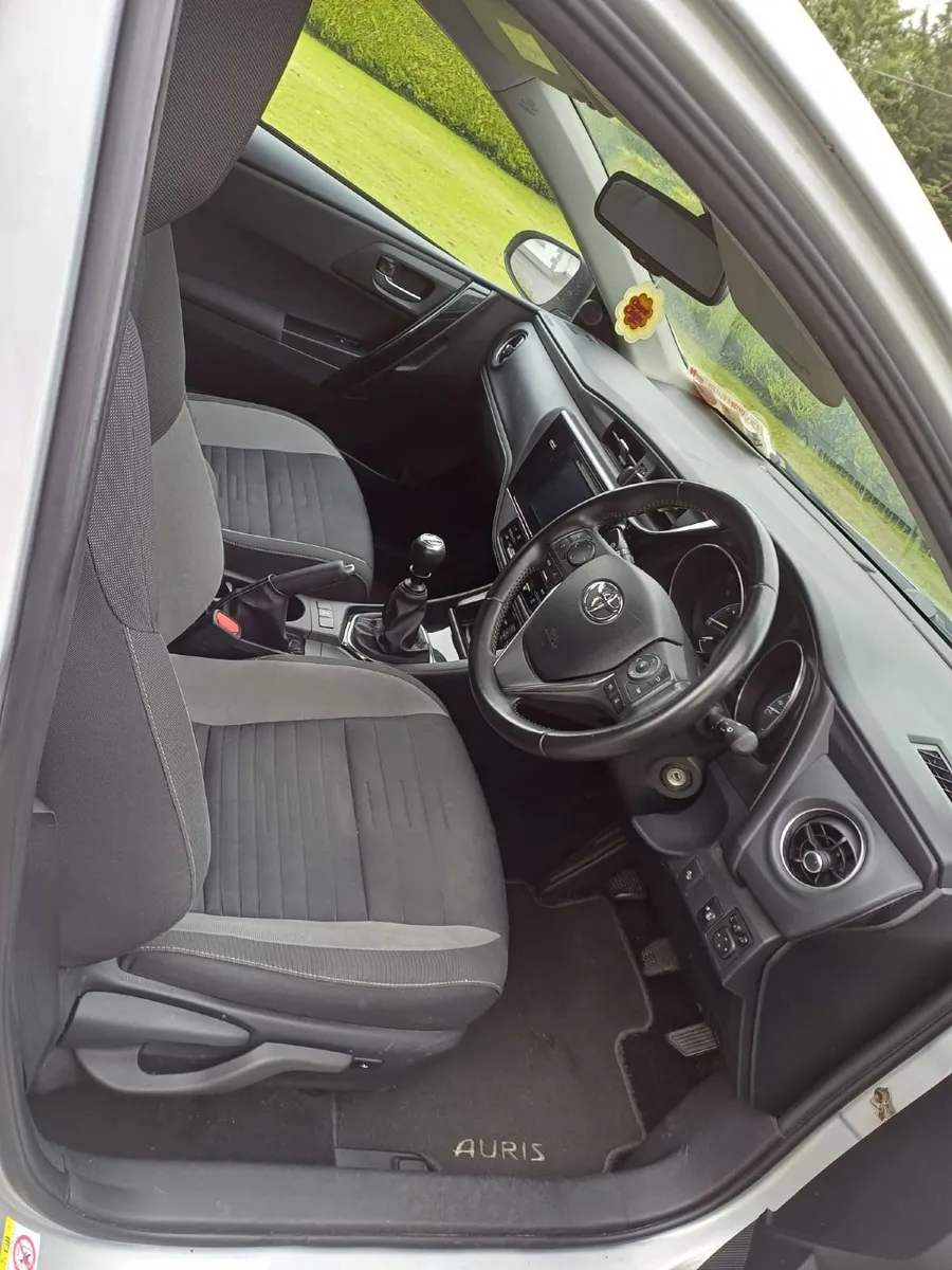 Toyota Auris 2017 - Image 5