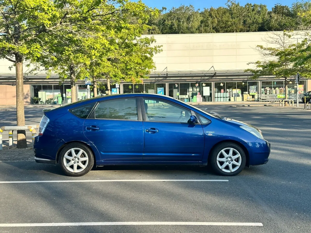 Toyota Prius hybrid - Image 3