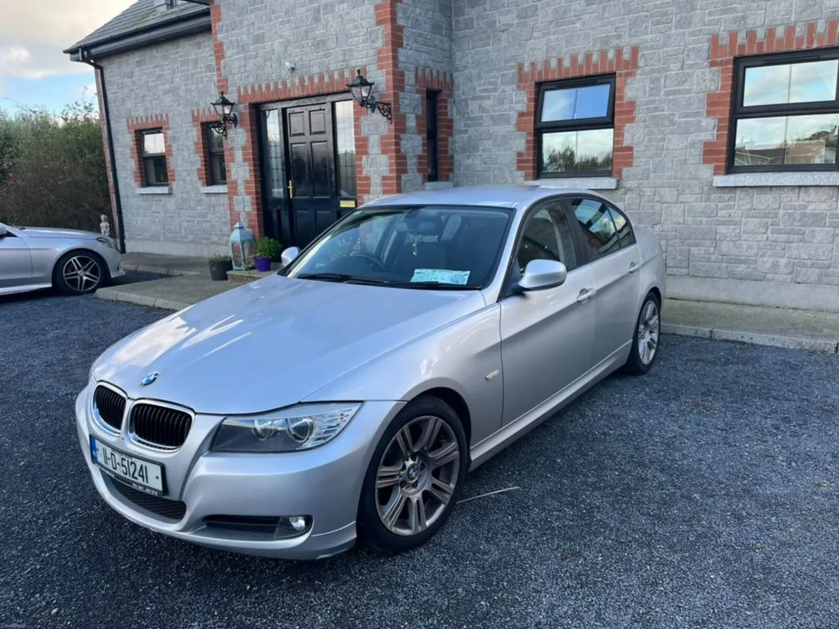 BMW 3-Series 2011 - Image 2