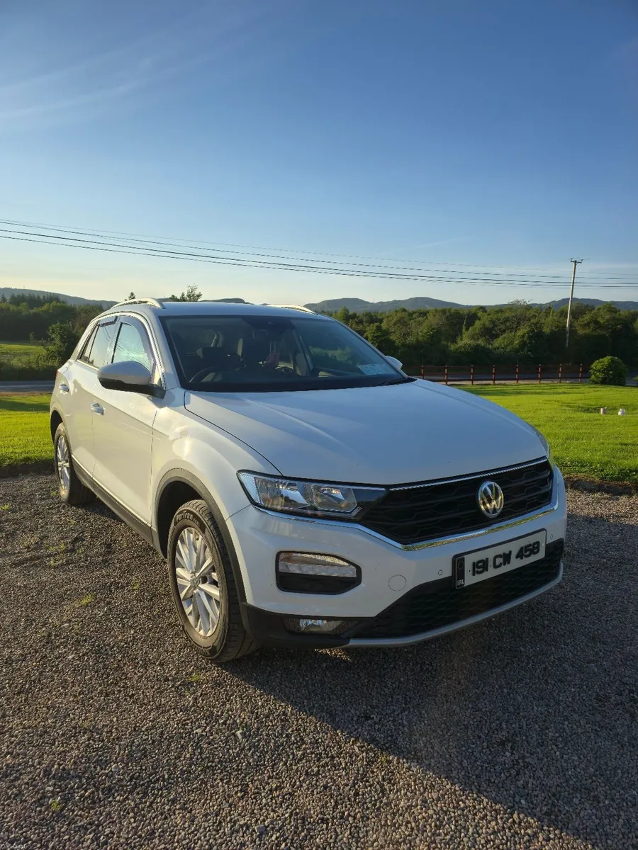 Volkswagen T-Roc MANUAL 1.6 DIESEL - Reverse Cam - Image 1