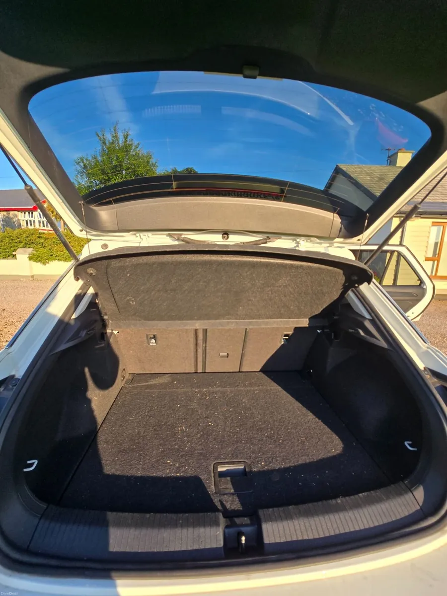 Volkswagen T-Roc MANUAL 1.6 DIESEL - Reverse Cam - Image 6
