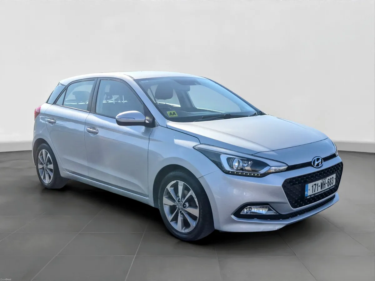 Hyundai i20  Deluxe - Image 2