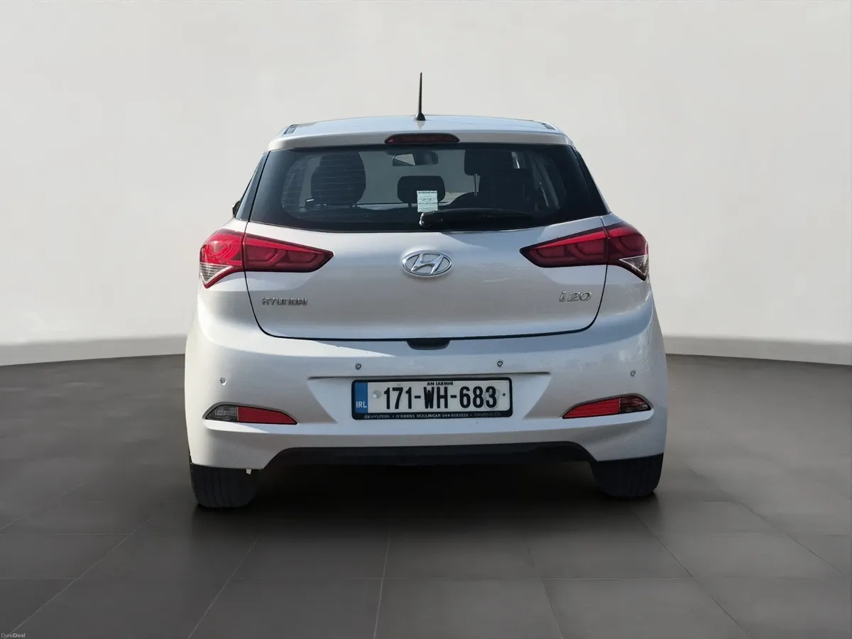 Hyundai i20  Deluxe - Image 4