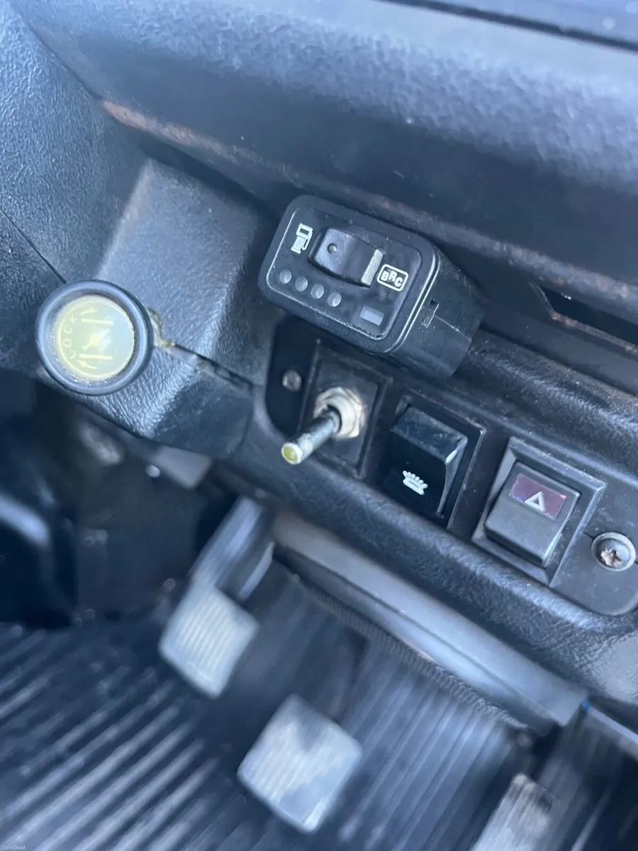 Land Rover Defender 1989 - Image 2