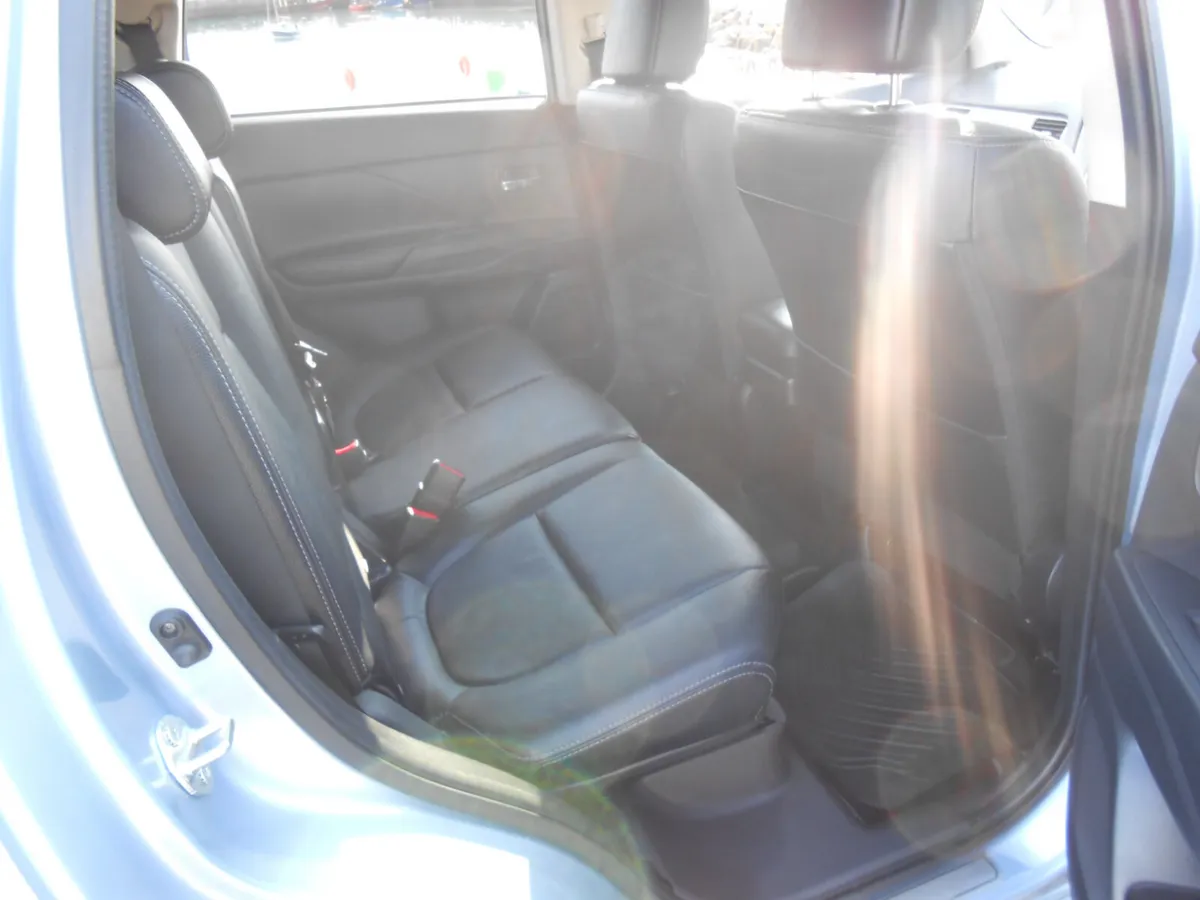 Mitsubishi Outlander Top Spec PHEV Petrol 2015 - Image 4