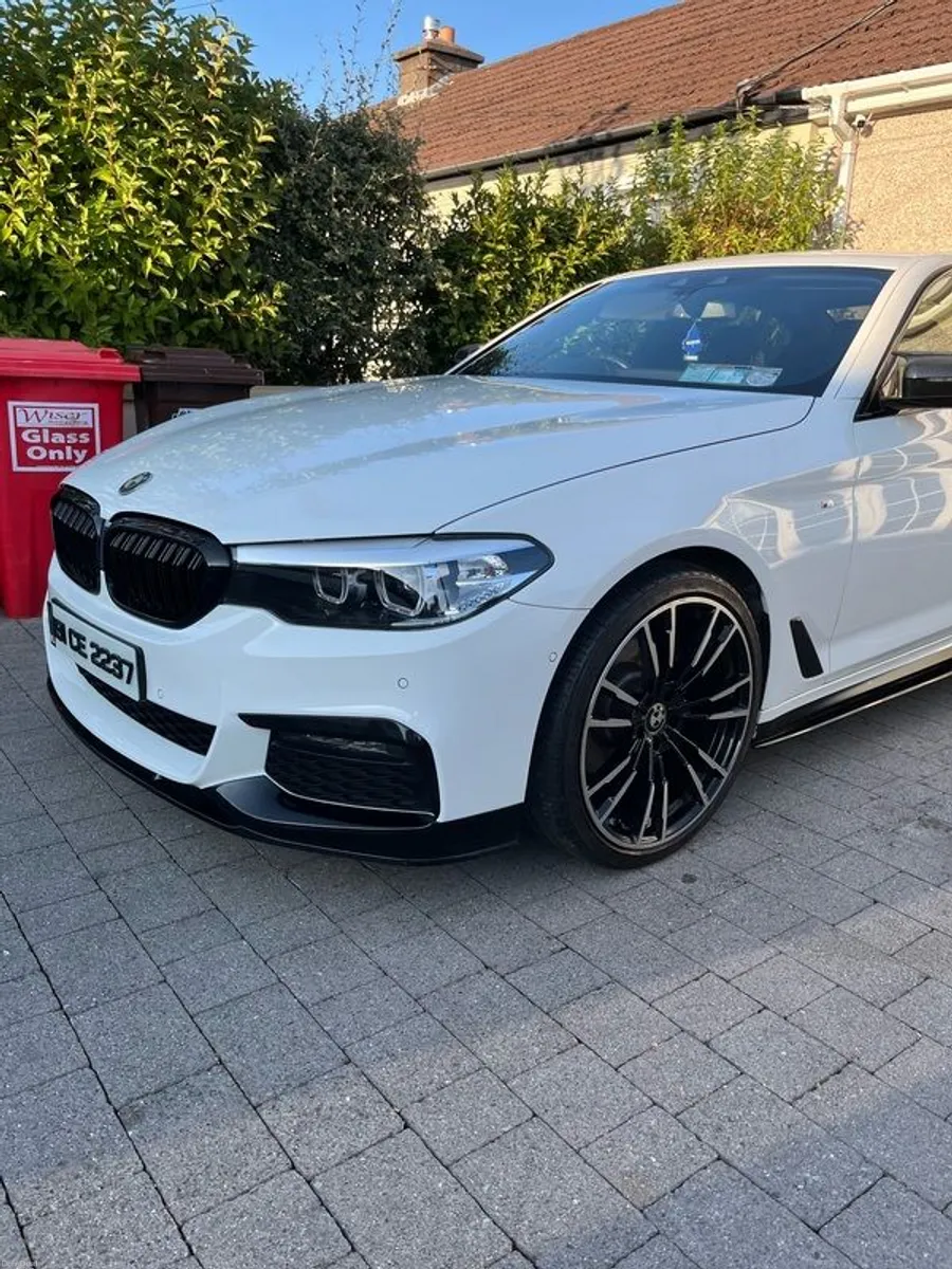 2019 Bmw 5-series - Image 1