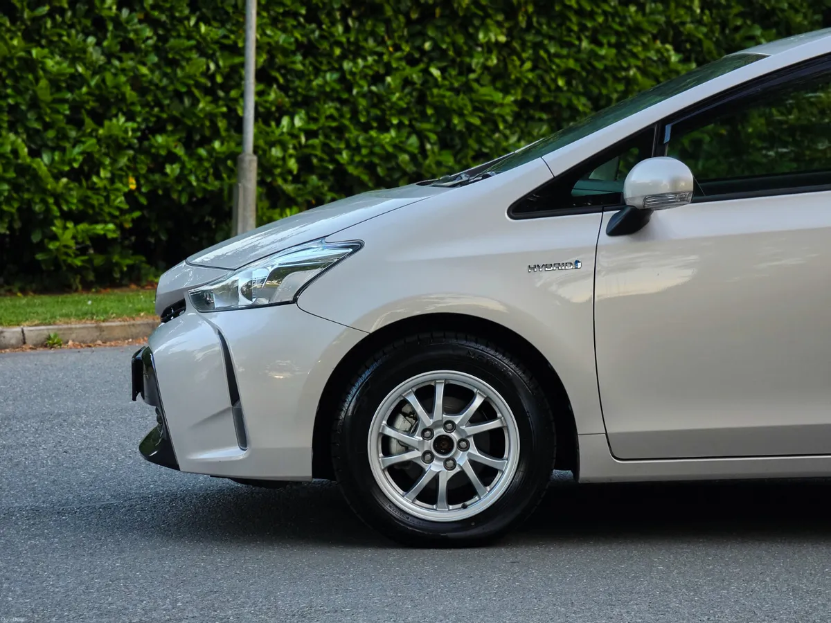 2018 Toyota Prius Alpha 1.8 Petrol Hybrid 7 Seater - Image 5