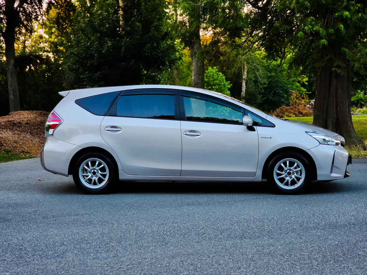2018 Toyota Prius Alpha 1.8 Petrol Hybrid 7 Seater - Image 4