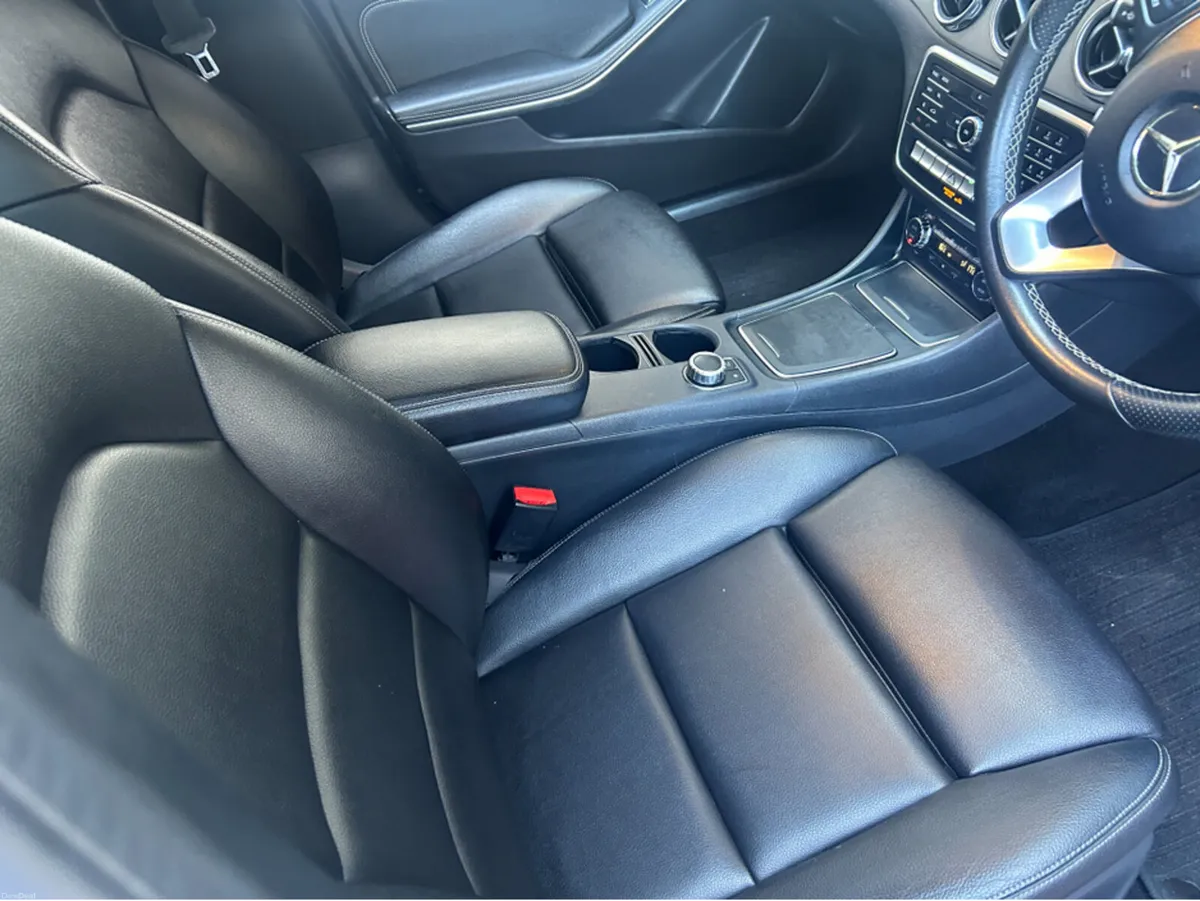 Mercedes-Benz GLA 200 D AUTOMATIC//TINY MLS///HUGE - Image 6