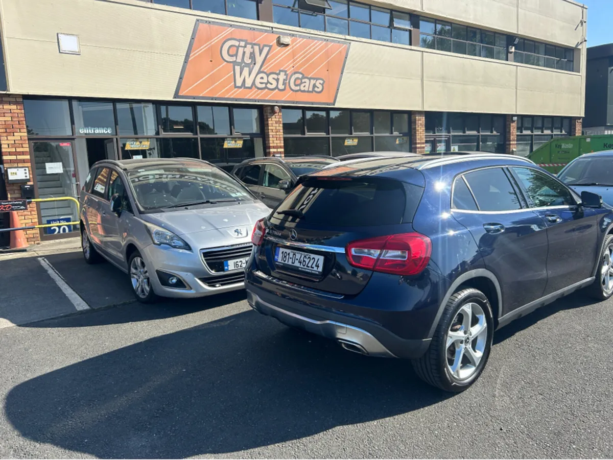 Mercedes-Benz GLA 200 D AUTOMATIC//TINY MLS///HUGE - Image 2