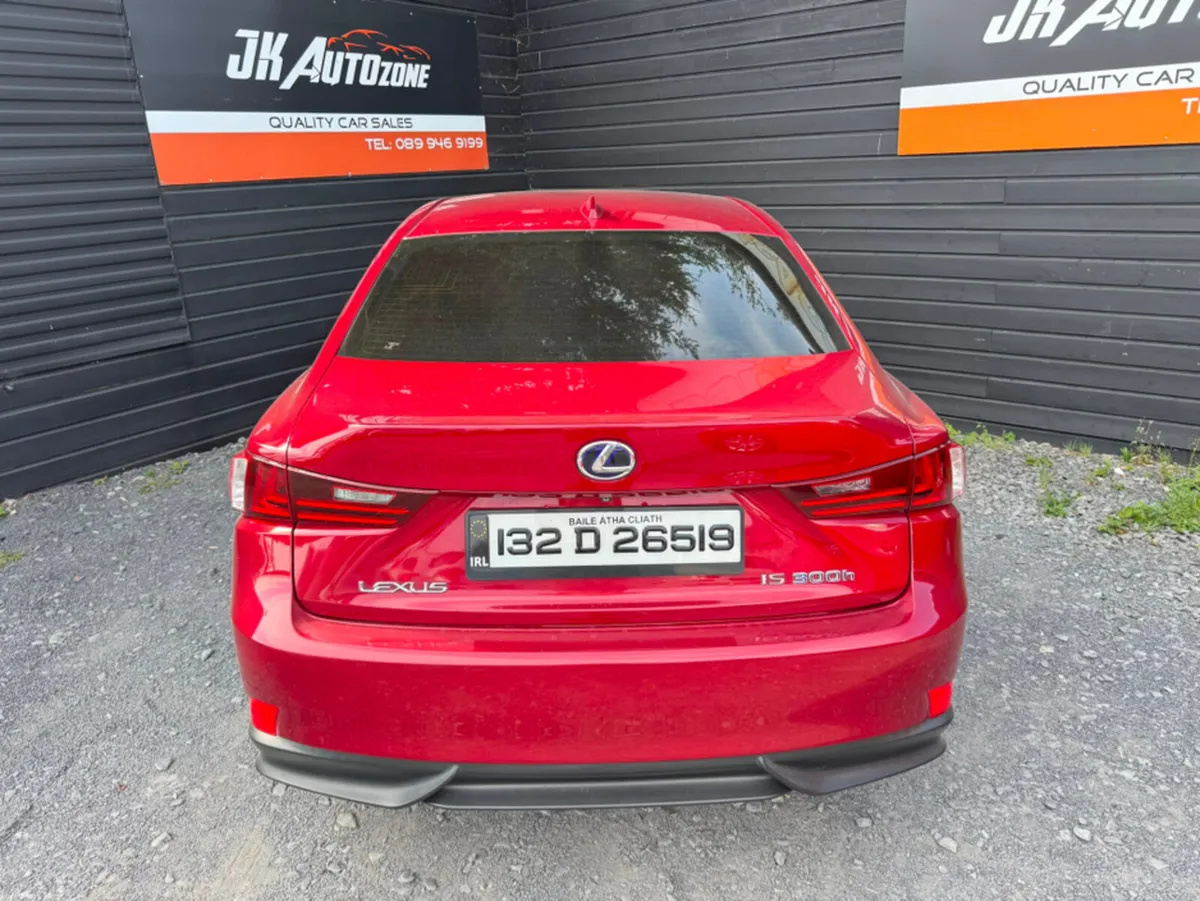 Lexus IS IS300H AUTO 2.5 HYBRID - Image 5