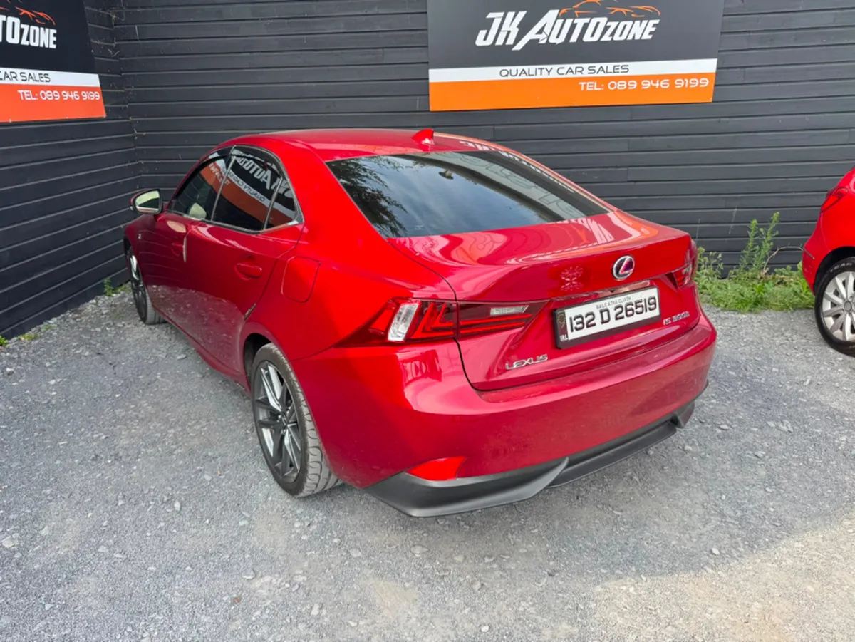 Lexus IS IS300H AUTO 2.5 HYBRID - Image 6