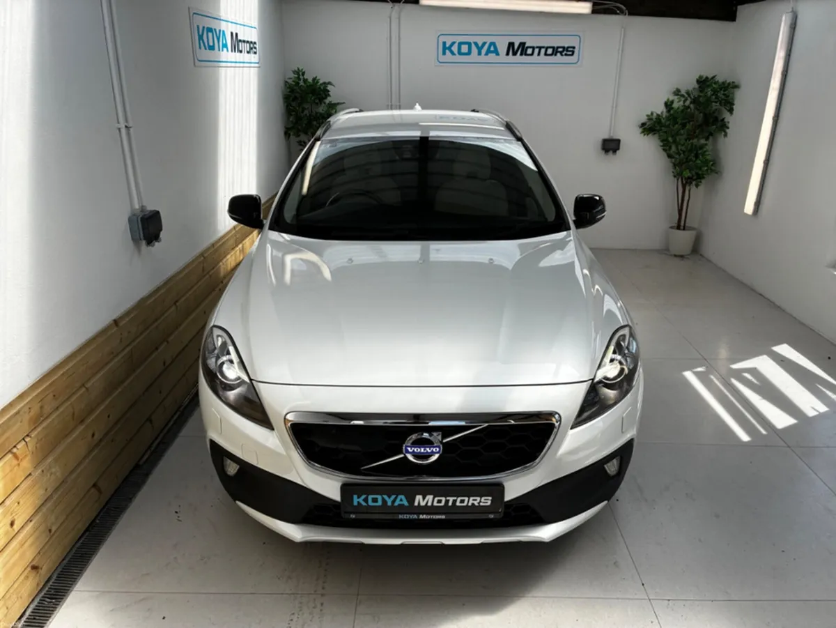 Volvo V40 2.0 D4 CROSS COUNTRY SE LUXURY DIESEL 19 - Image 5