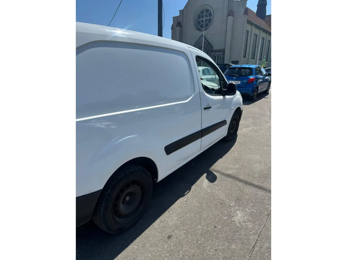 Peugeot Partner PROFESSIONAL - Image 2