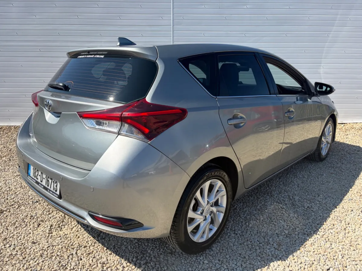 Toyota Auris 1.4 D-4D LUNA 4DR - Image 2