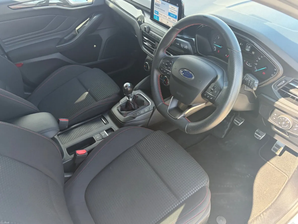 Ford Focus ST-LINE 5DR 1.5 TD 120 S6.2 M6 4DR - Image 3