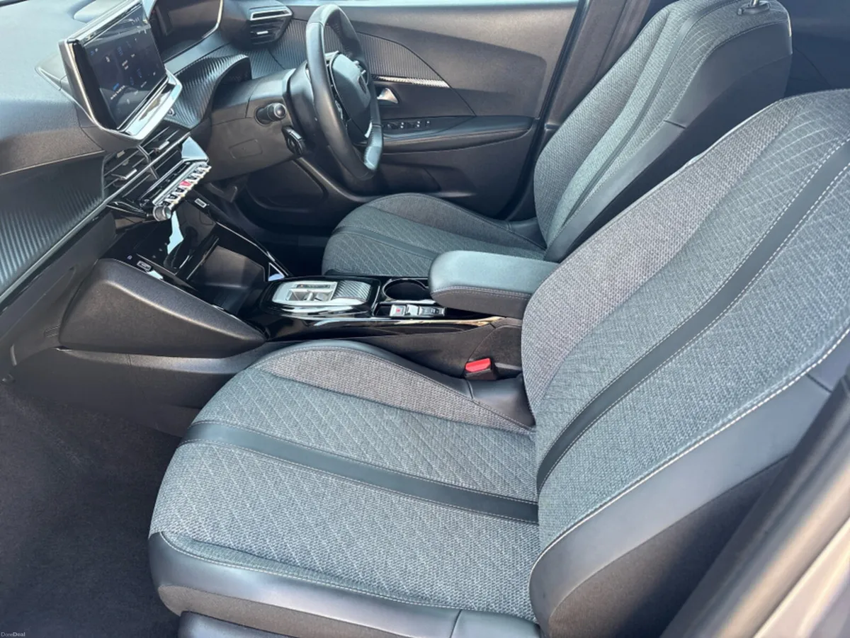 Peugeot 2008 ALLURE EV - Image 3