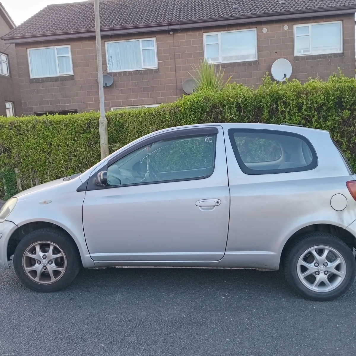 Toyota Yaris 2004 - Image 2