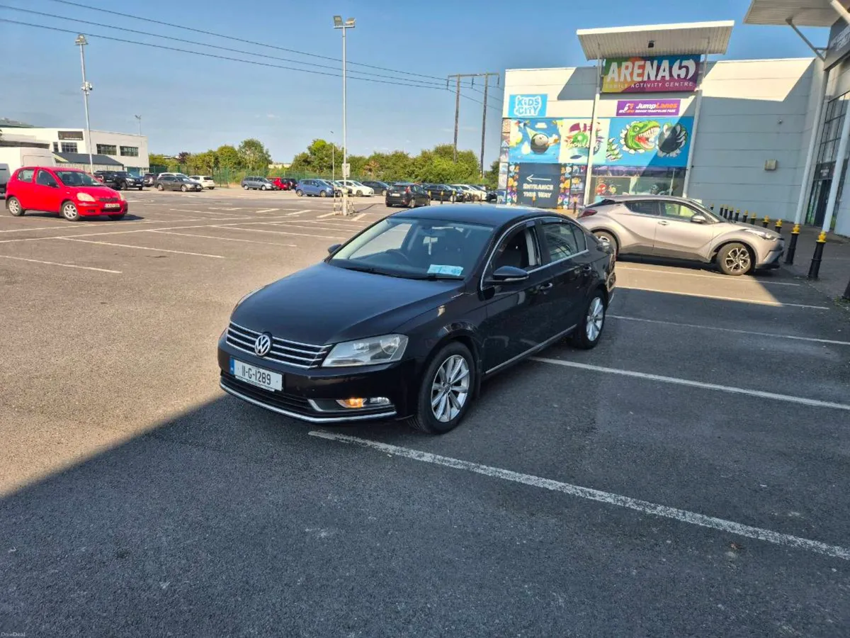 2011 Volkwagen Passat - Image 2