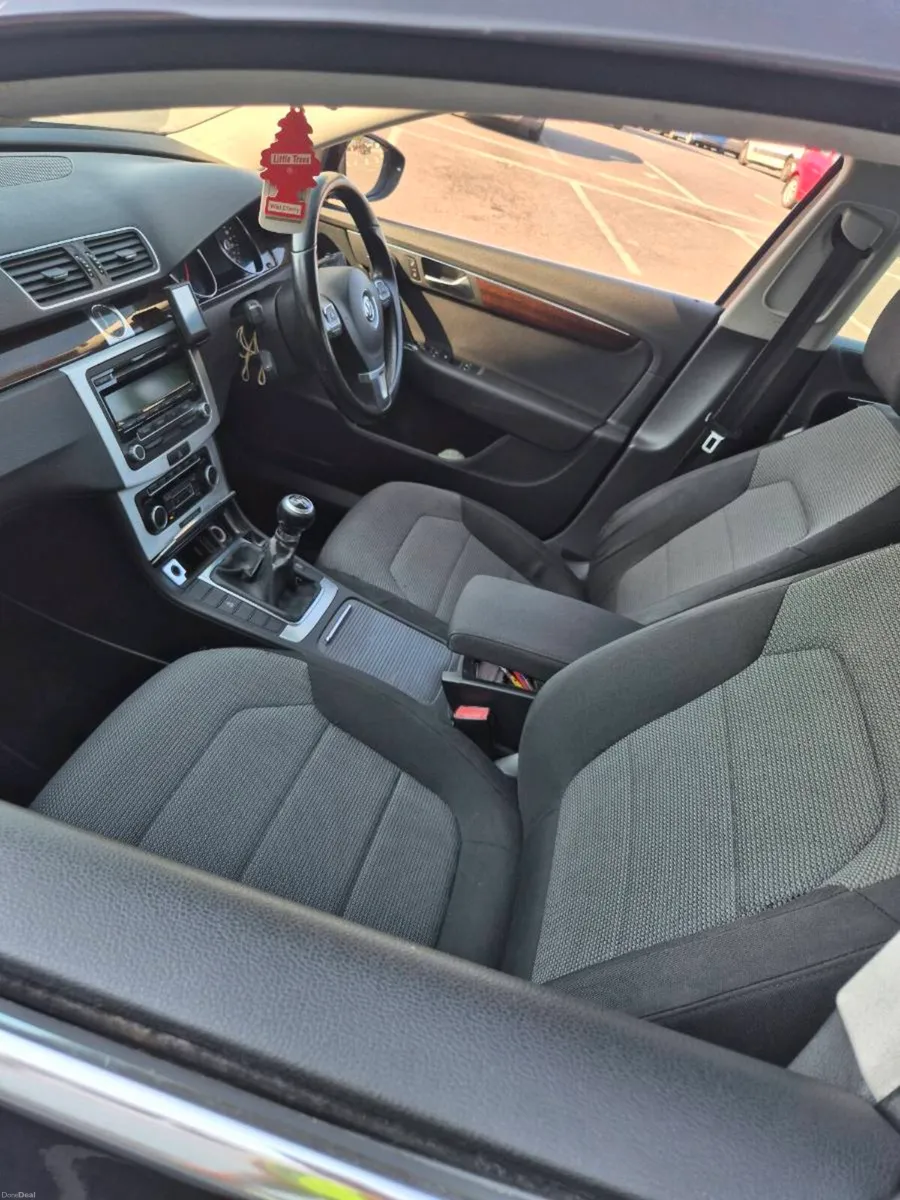 2011 Volkwagen Passat - Image 4
