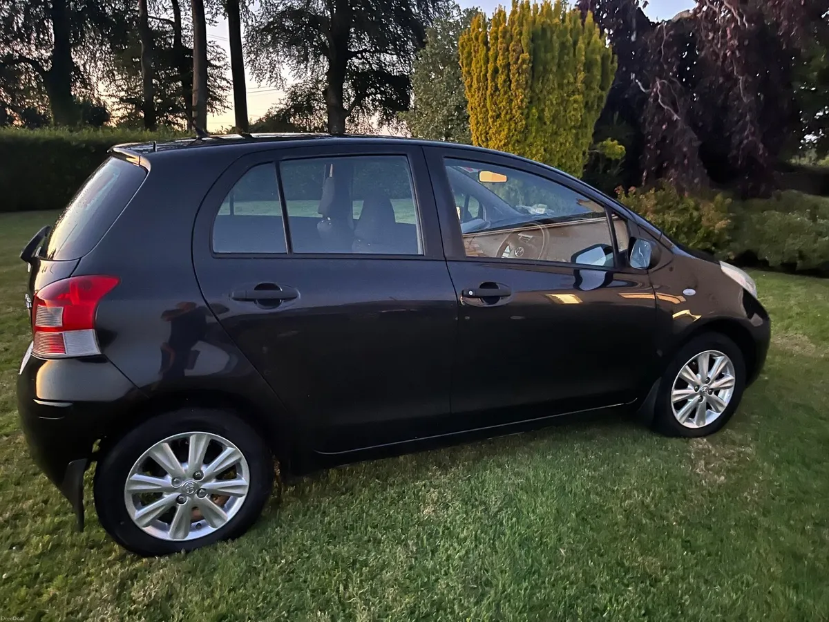 Toyota Yaris 2011 - Image 1