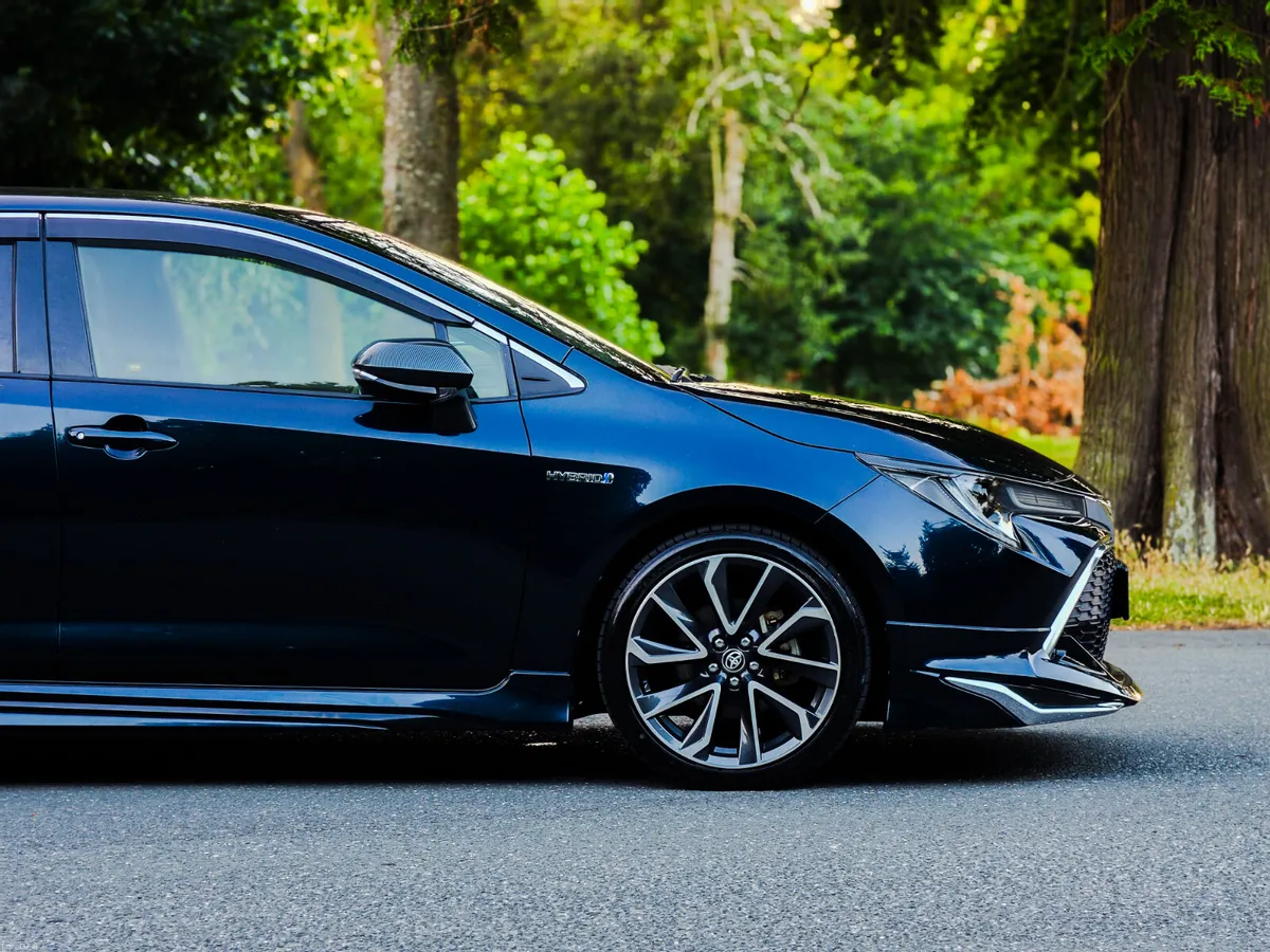 2018 Toyota Corolla 1.8 Petrol Hybrid G Z Edition - Image 4