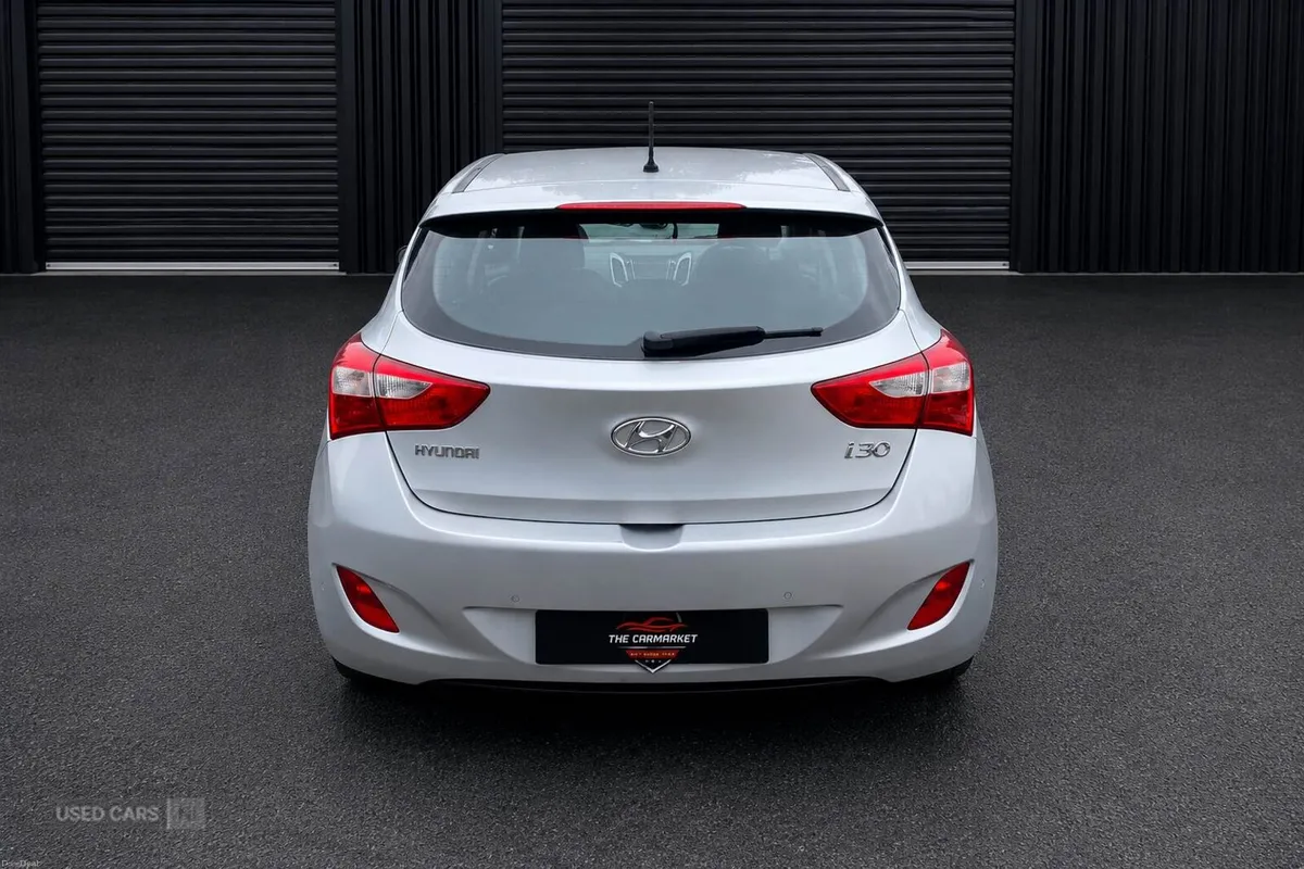 Hyundai i30 DIESEL HATCHBACK - Image 4