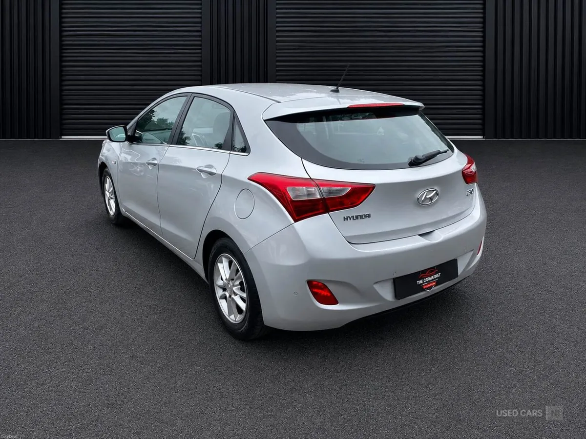 Hyundai i30 DIESEL HATCHBACK - Image 5