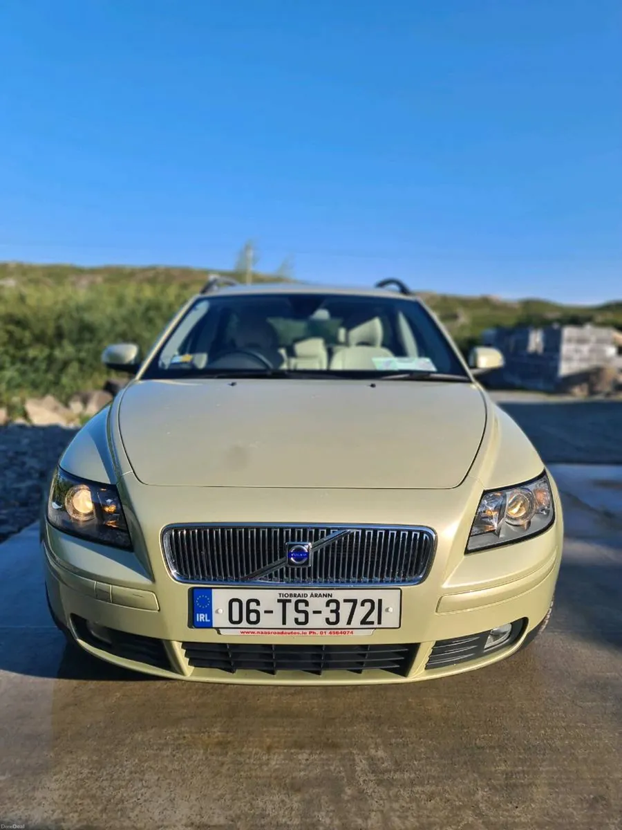 Volvo V50 2.4 SE Low Milage - Image 2