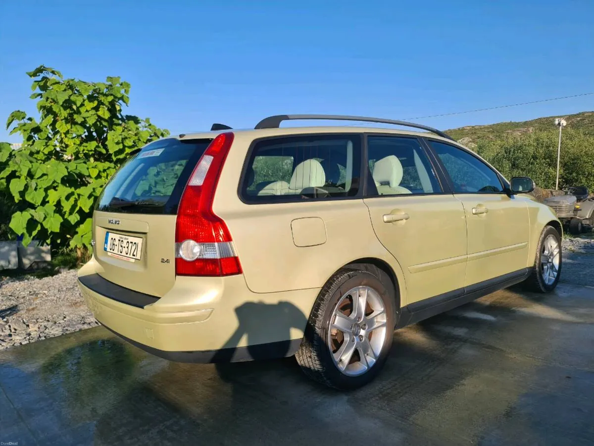 Volvo V50 2.4 SE Low Milage - Image 3