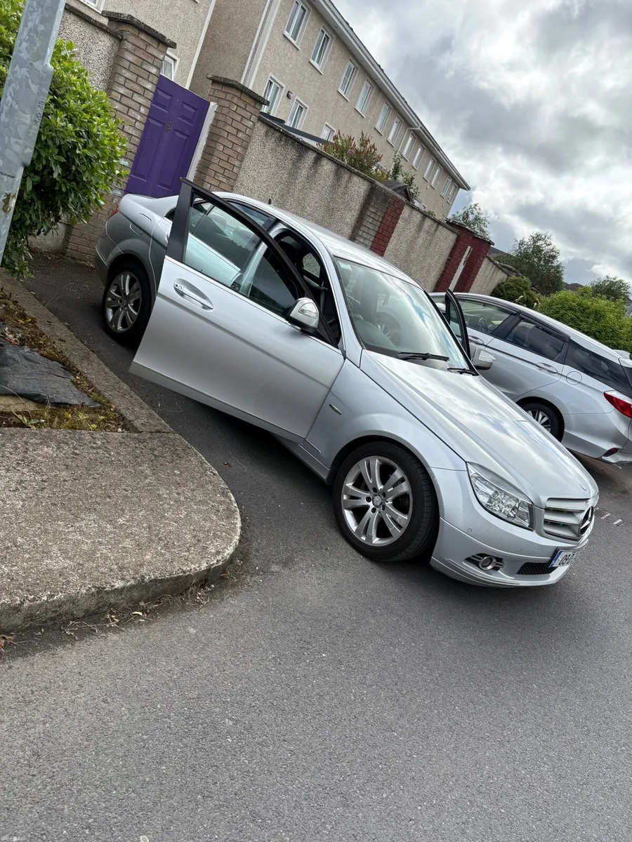 Mercedes-Benz C-Class 2009 - Image 4