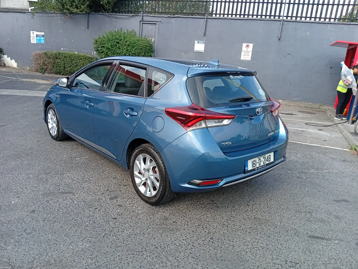 Toyota Auris 2016 hybrid luna - Image 4