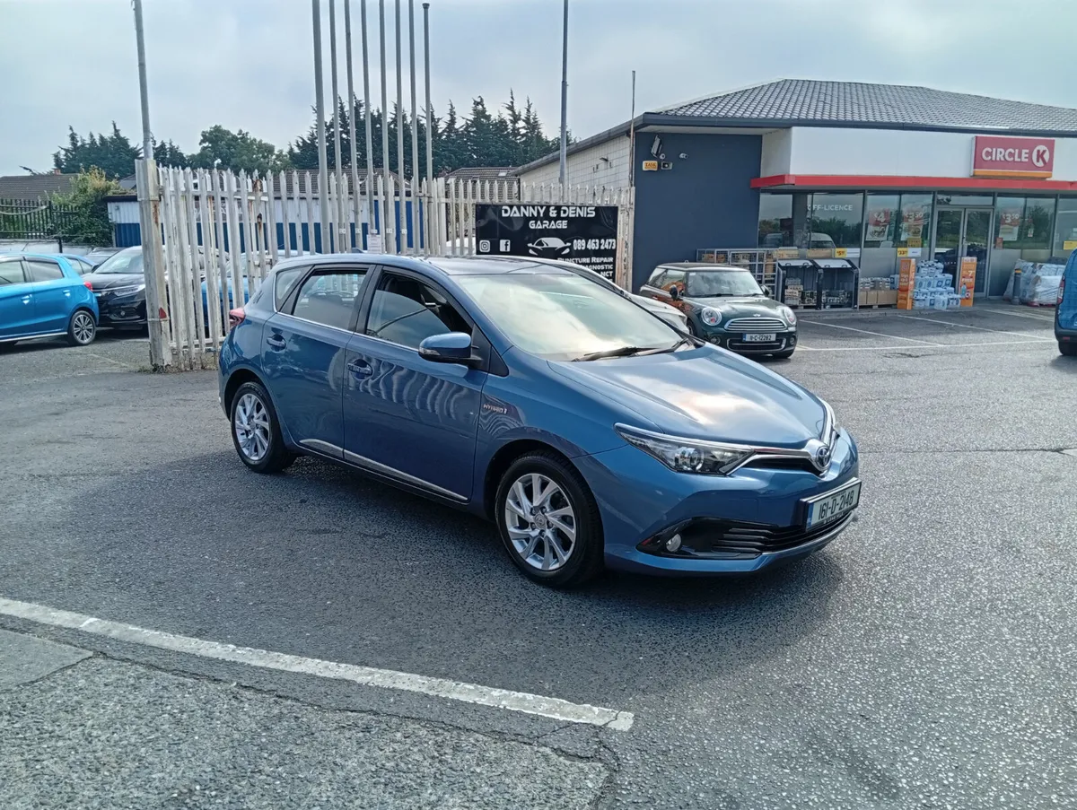 Toyota Auris 2016 hybrid luna - Image 1