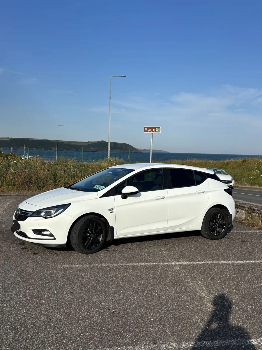 Opel Astra 2019 - Image 2