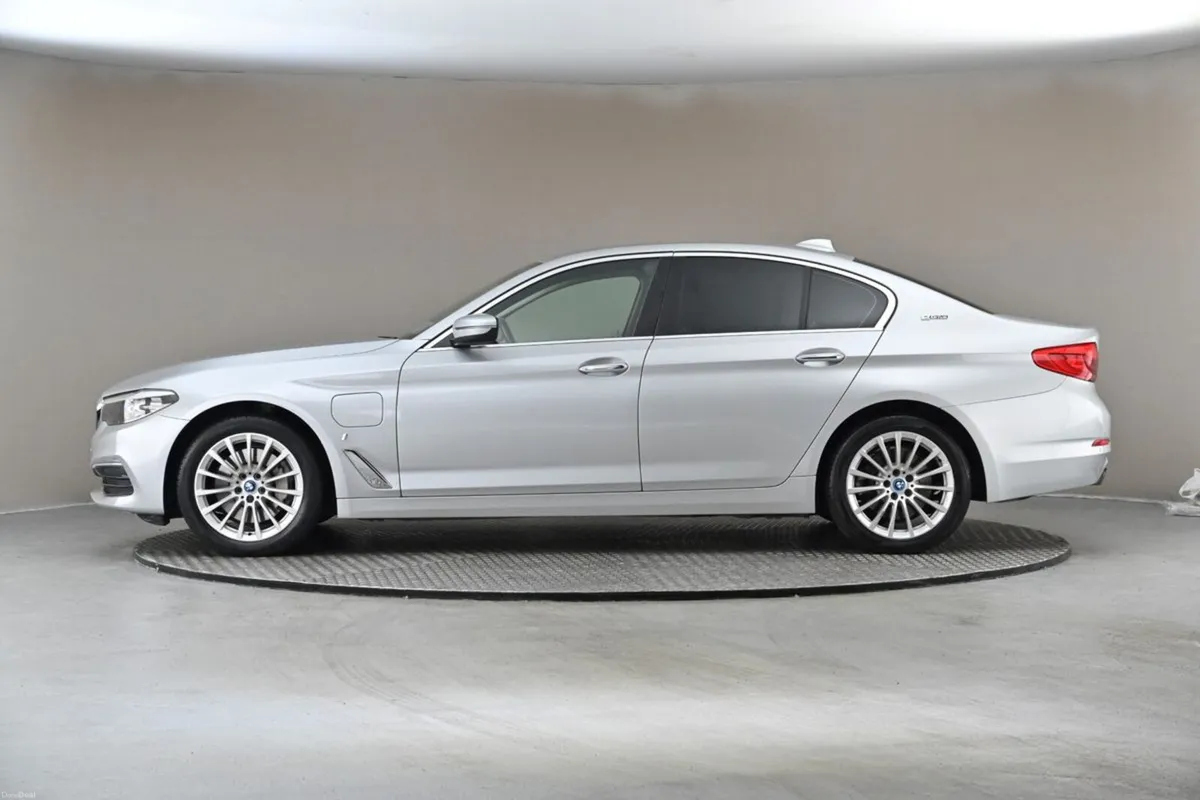 BMW 5-Series 530E SE JA92 PLUG IN HYBRID - Image 5