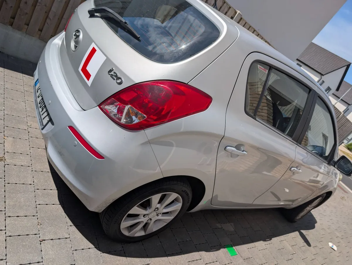 Hyundai i20 2012 // ISO FIX // 2 Keys - Image 4