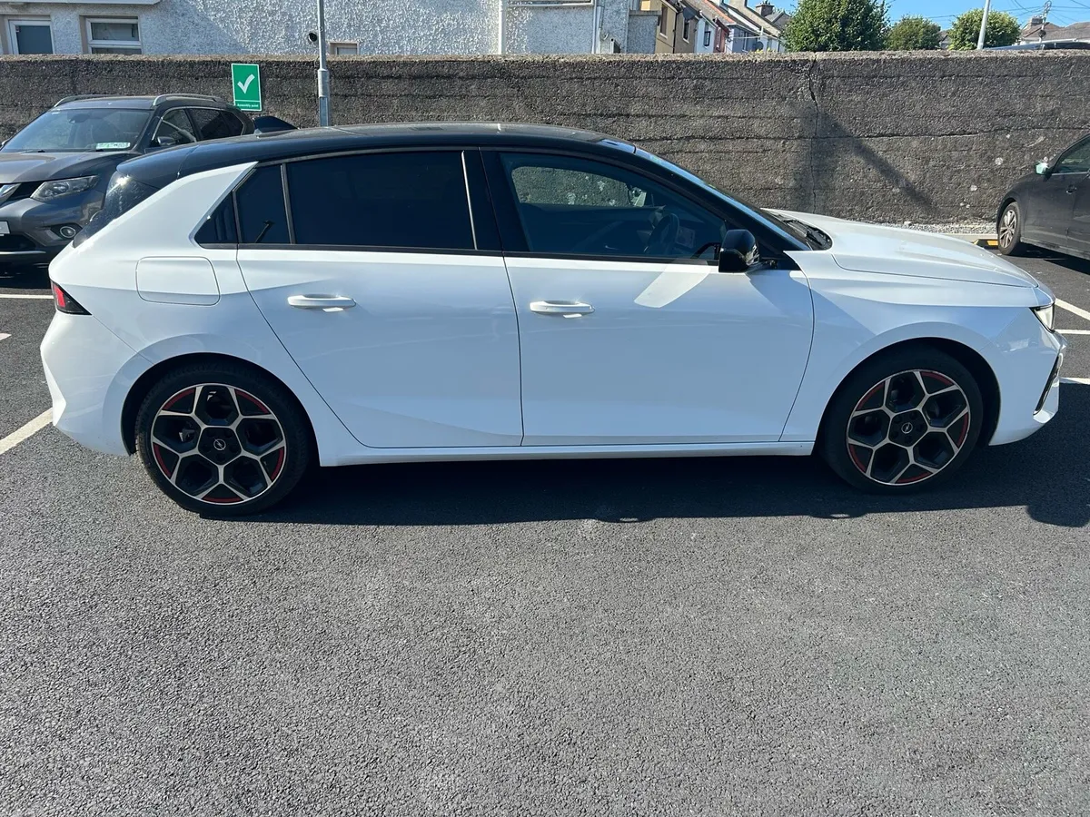 Opel Astra GS 1.2 Turbo Petrol 130PS - Image 4