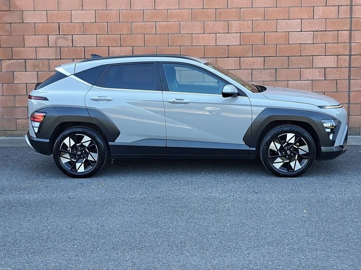Hyundai KONA Hybrid Elegance Model  Automatic with - Image 4