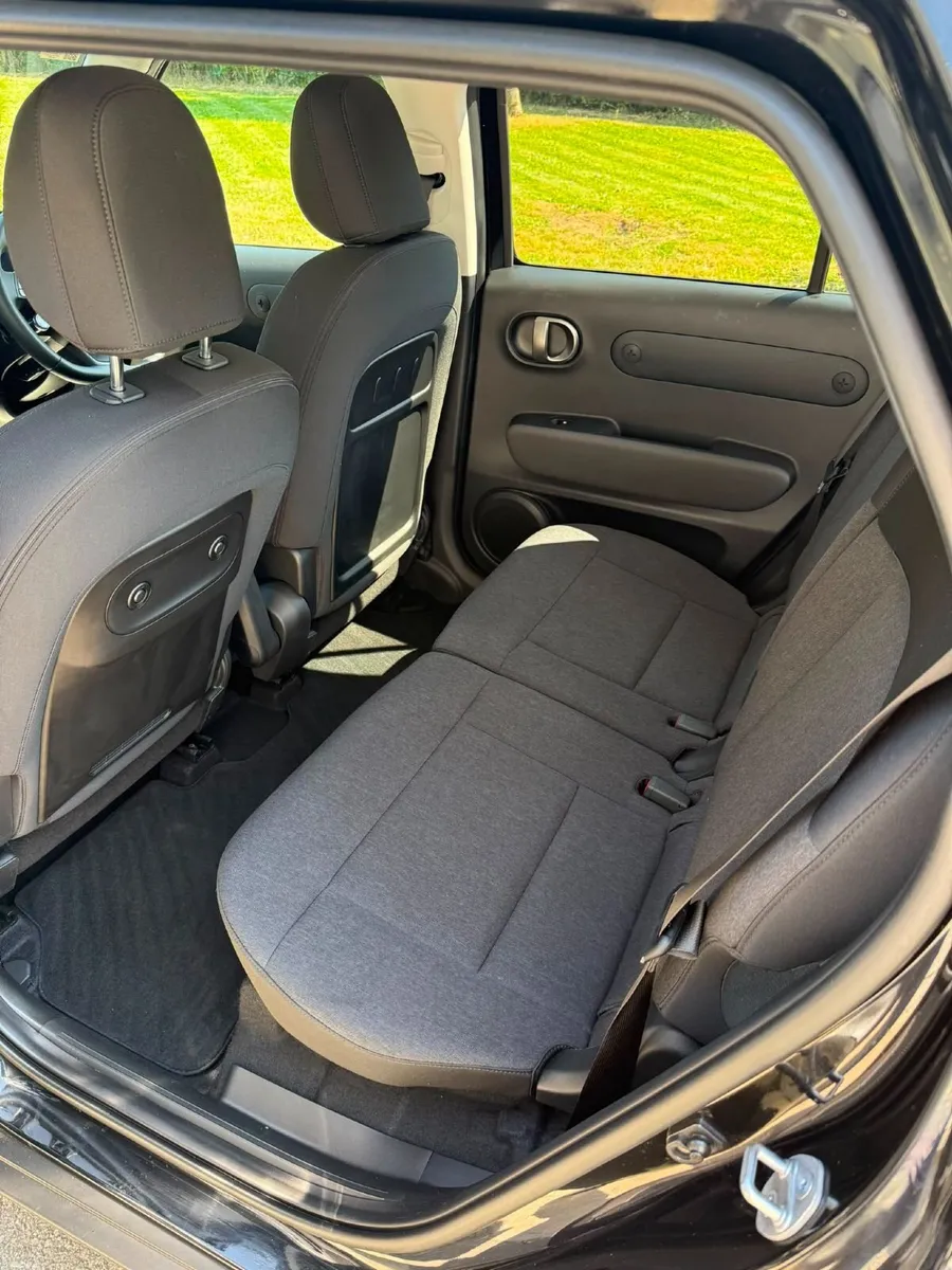 252 Hyundai Inster Elegance 49kWh Auto - Image 6