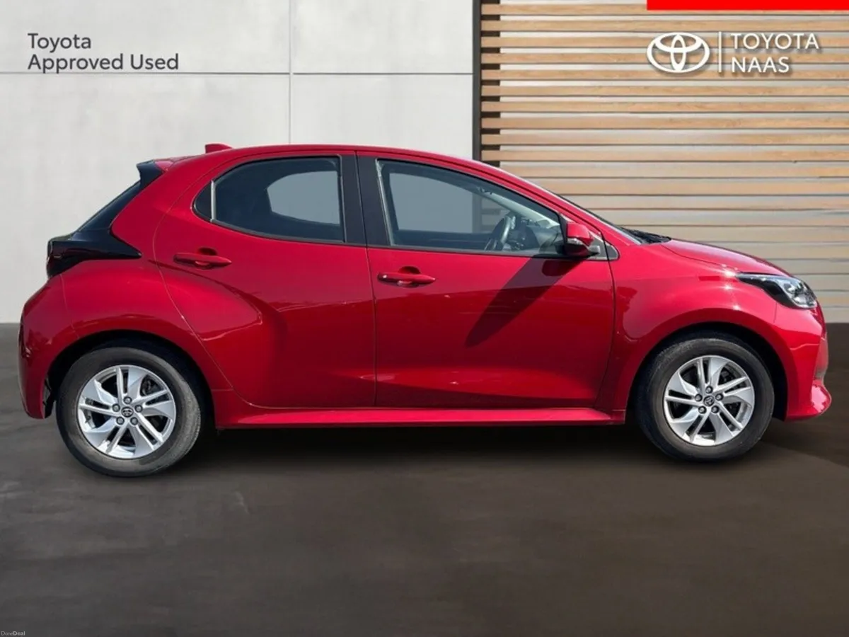 Toyota Yaris YARIS HYBRID 1.5 LUNA - Image 3