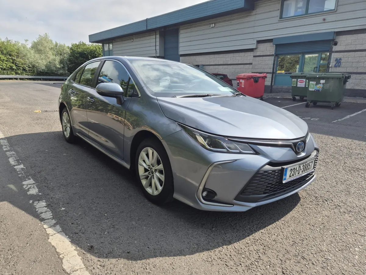 TOYOTA COROLLA/IRISH CAR/2023/1.8 HYBRID/AUTO - Image 3