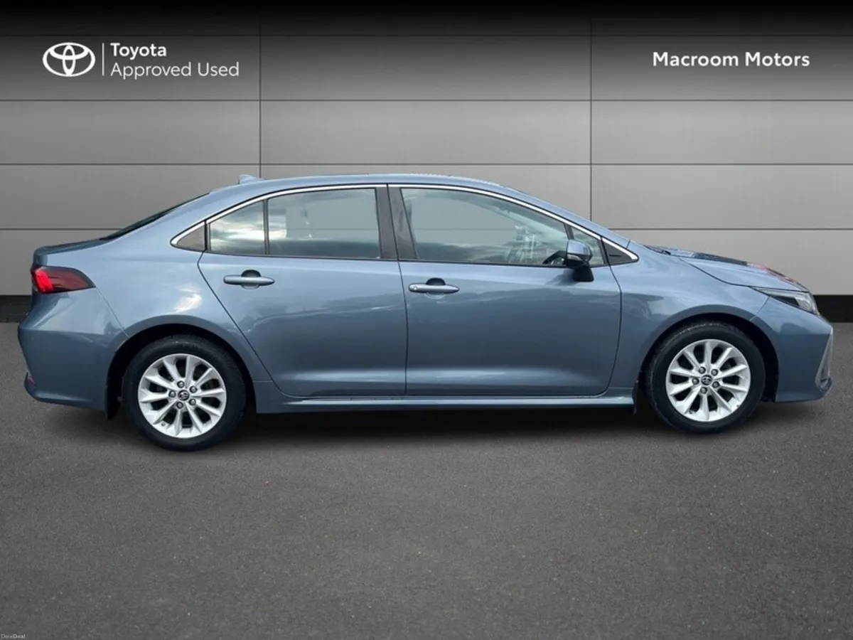 Toyota Corolla COROLLA HYBRID SALOON LUNA - Image 3