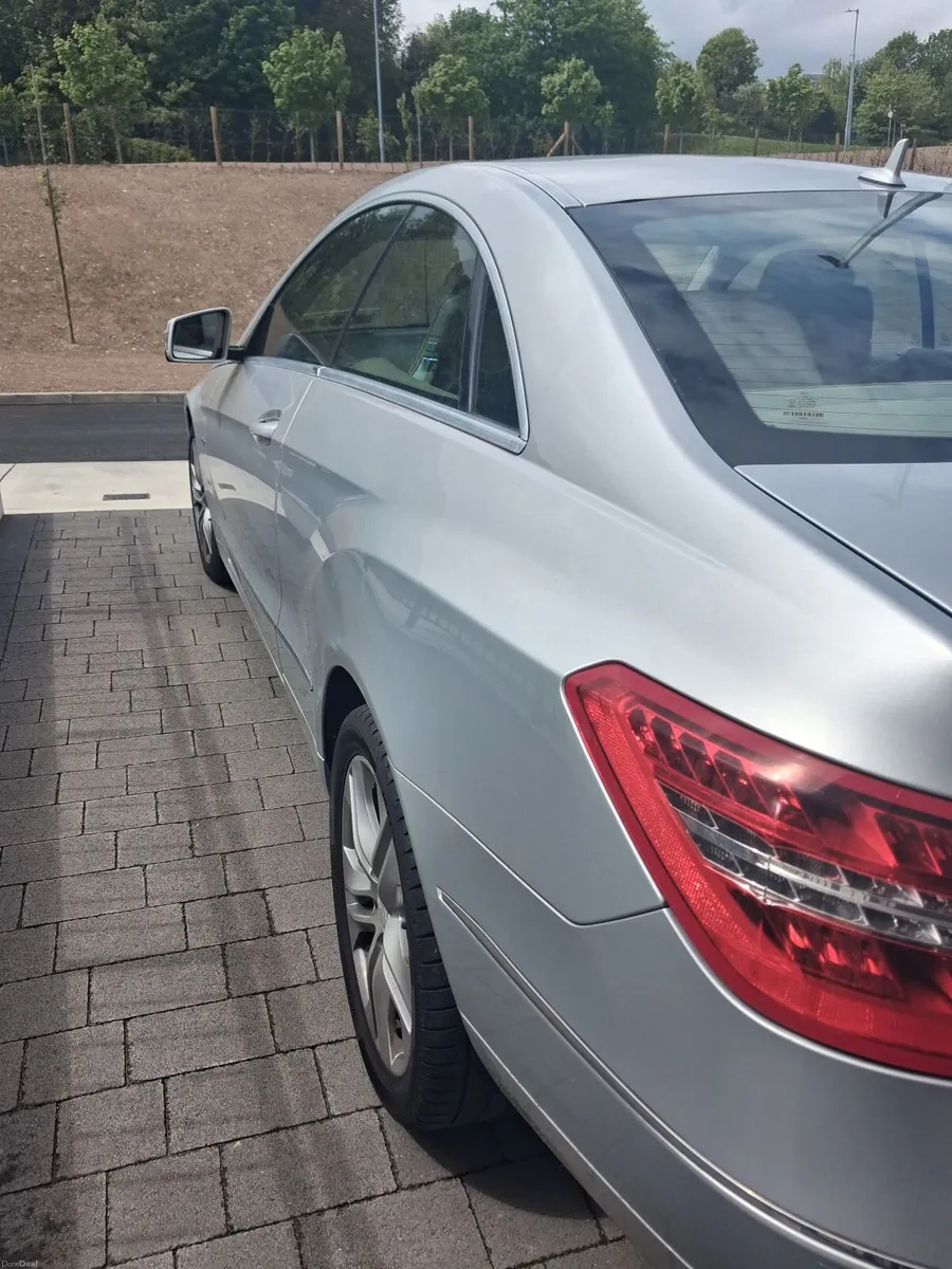Mercedes-Benz E-Class 2011 - Image 4