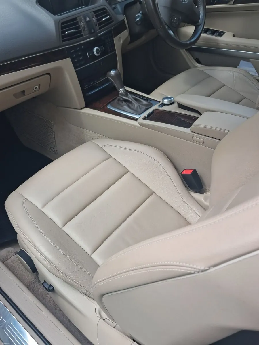 Mercedes-Benz E-Class 2011 - Image 6