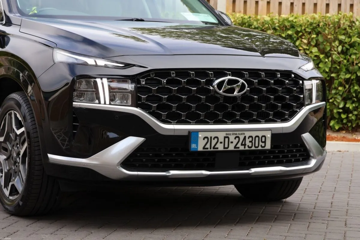 Hyundai Santa Fe 1.6 PHEV 4WD Executive Plus Auto - Image 6