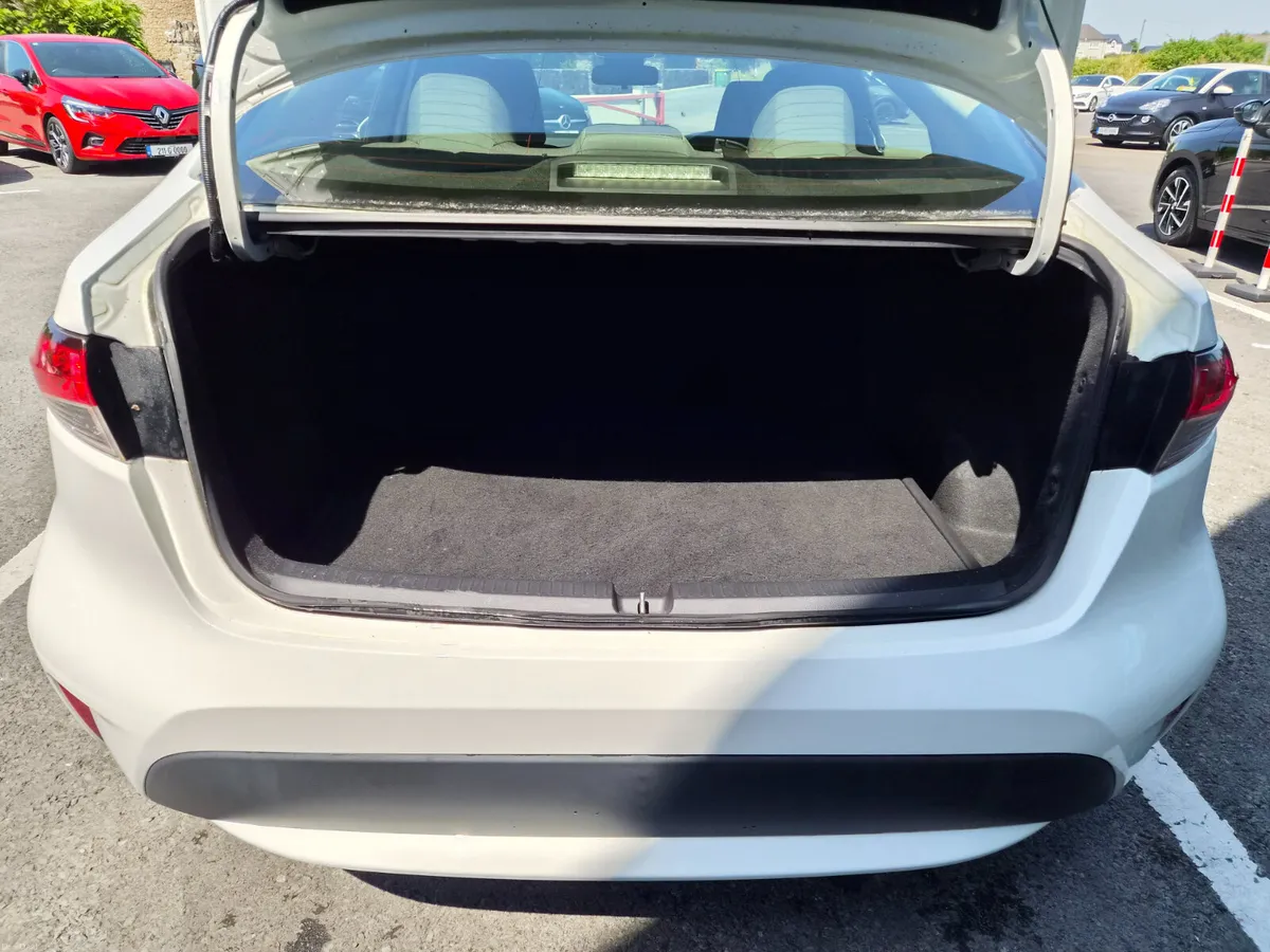 Toyota Corolla 2019 1.8L Petrol Hybrid Auto - Image 5