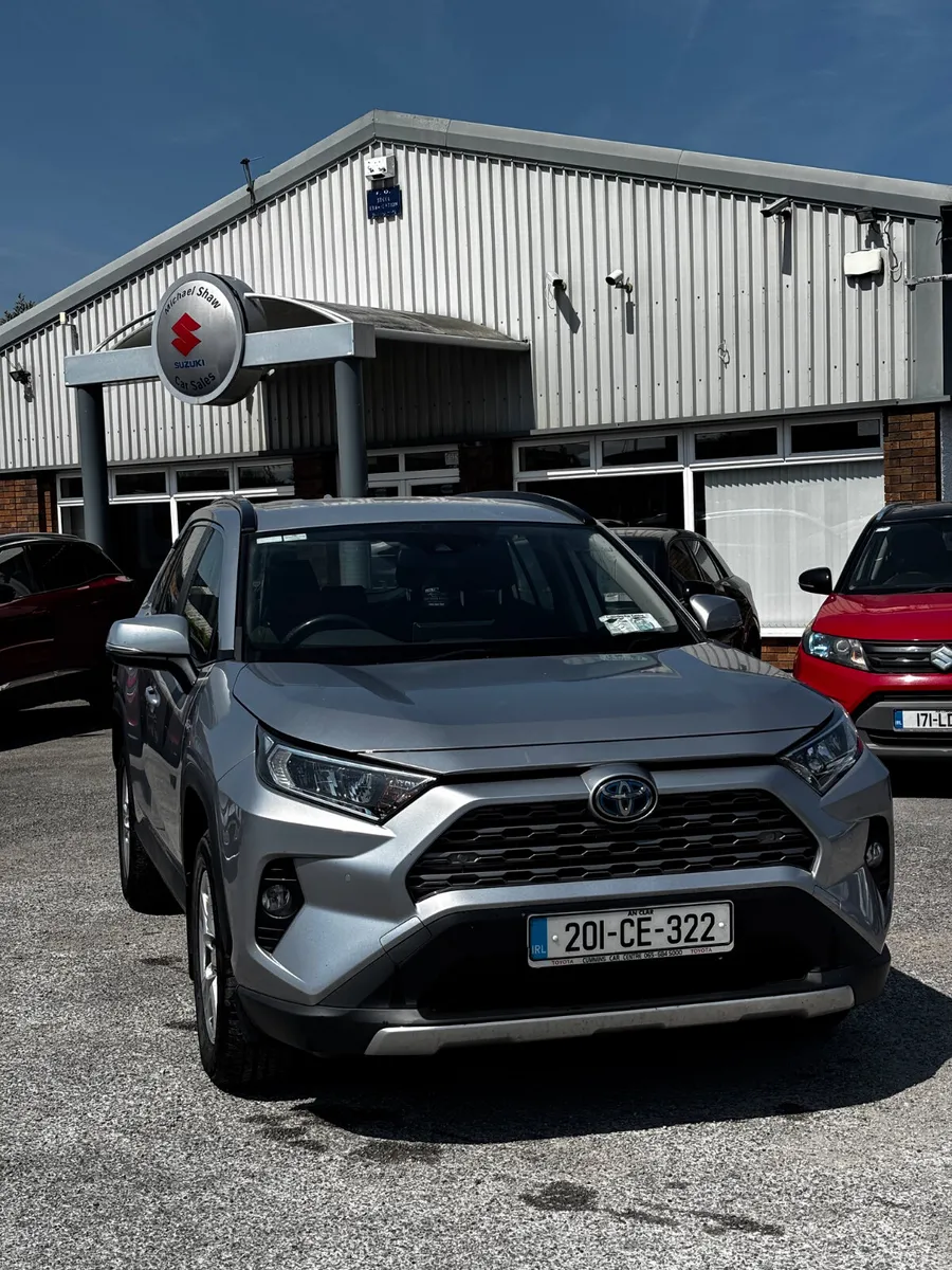 201 Toyota RAV4 2.5 Hybrid - Image 2