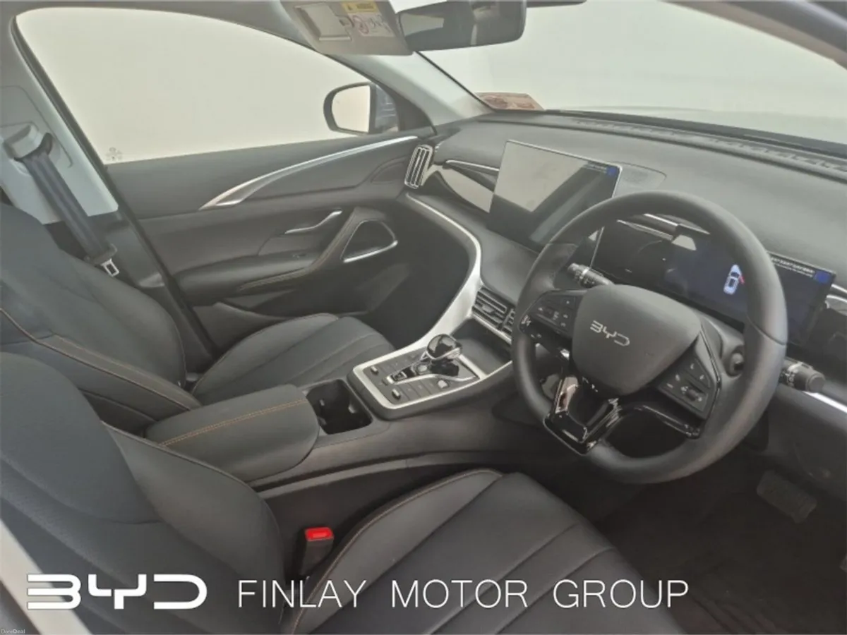 BYD SEALION 5 DM-i COMFORT, Cream Leather, Parking - Image 6