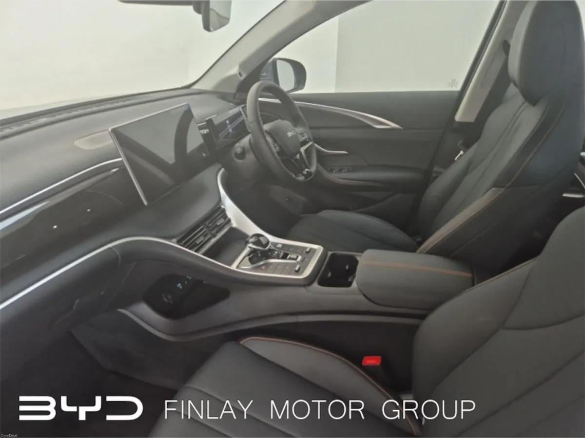 BYD SEALION 5 DM-i COMFORT, Cream Leather, Parking - Image 4